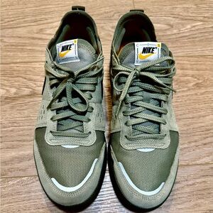 Nike City Surplus mens size 10.5 US / Military green, excellent pre-owned cond